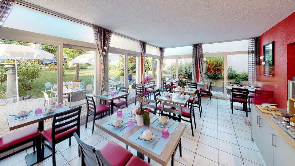 Salle du petit déjeuner-hotel-france-evian